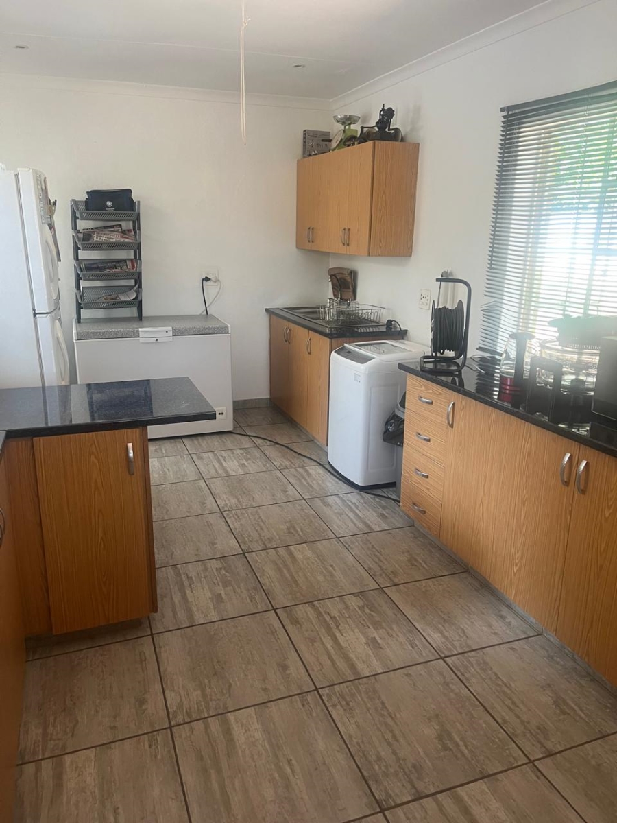 To Let 1 Bedroom Property for Rent in Heatherdale AH Gauteng