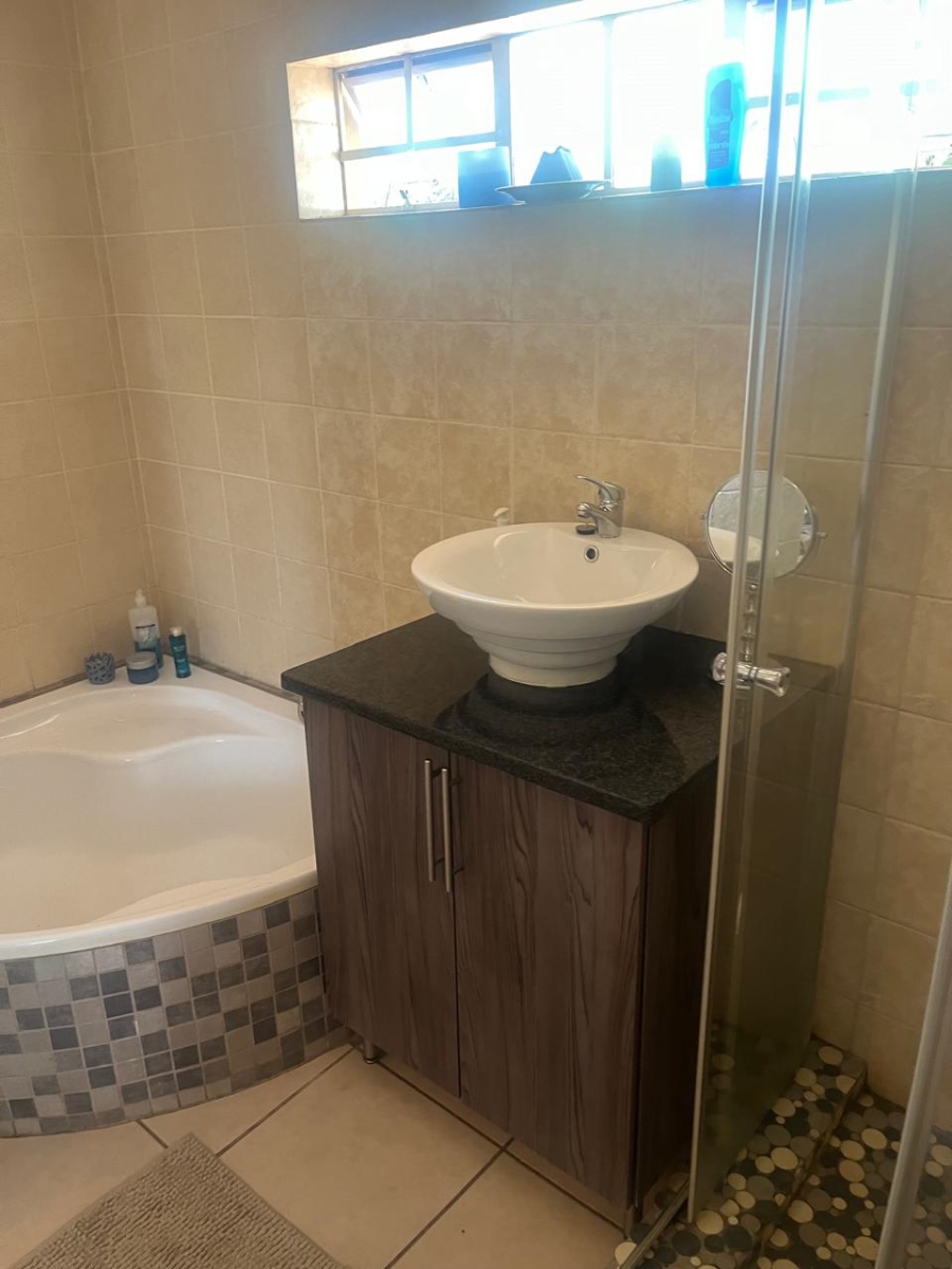 To Let 1 Bedroom Property for Rent in Heatherdale AH Gauteng