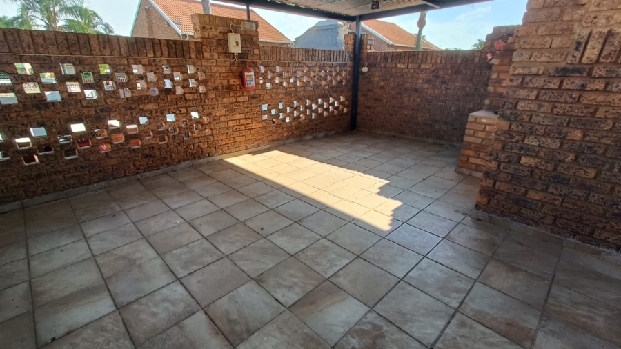 2 Bedroom Property for Sale in Doornpoort Gauteng