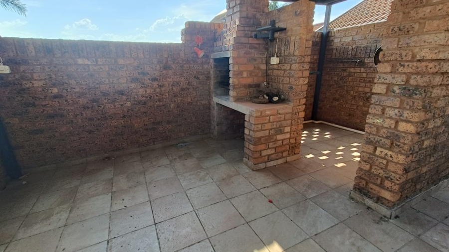 2 Bedroom Property for Sale in Doornpoort Gauteng