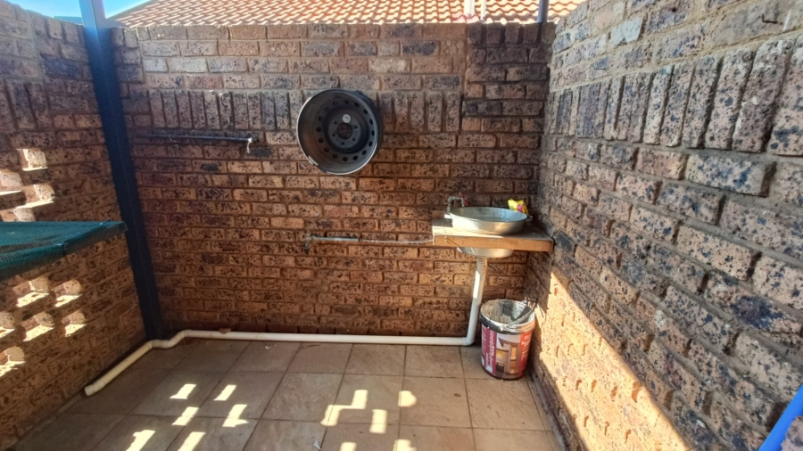 2 Bedroom Property for Sale in Doornpoort Gauteng