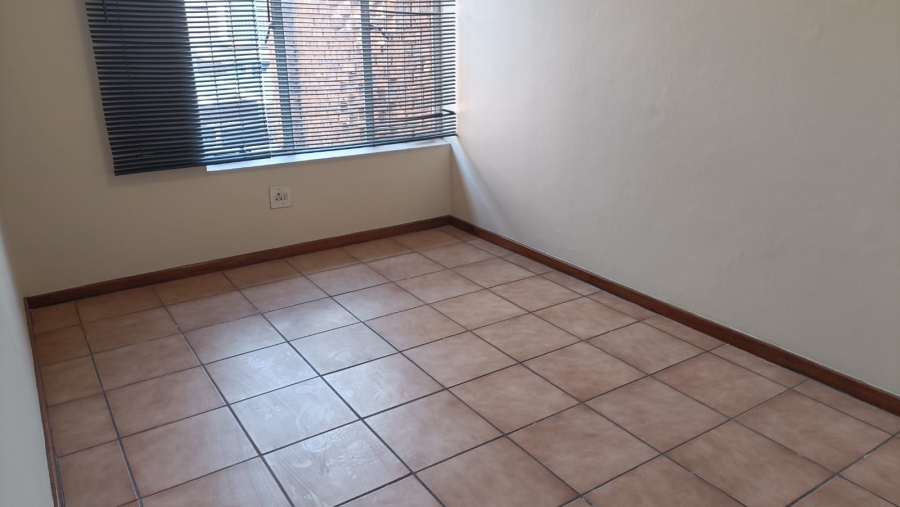 2 Bedroom Property for Sale in Doornpoort Gauteng