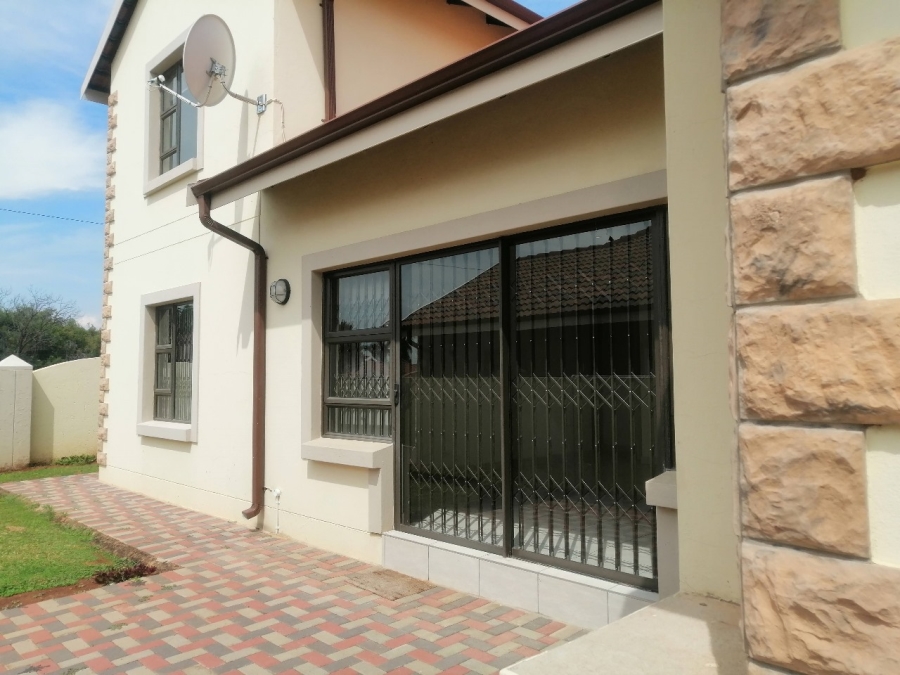 To Let 5 Bedroom Property for Rent in Montana Gauteng