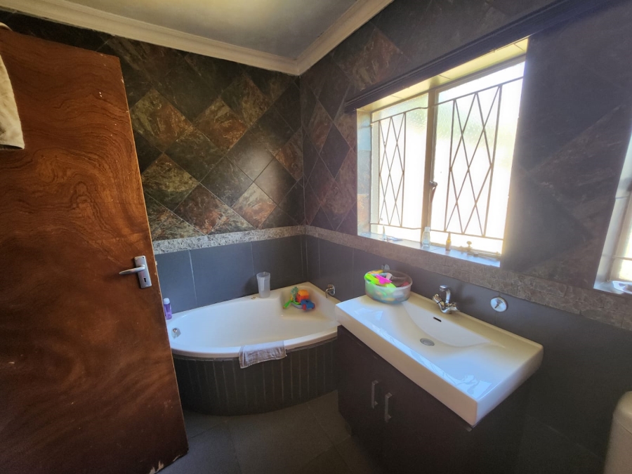 4 Bedroom Property for Sale in Dal Fouche Gauteng