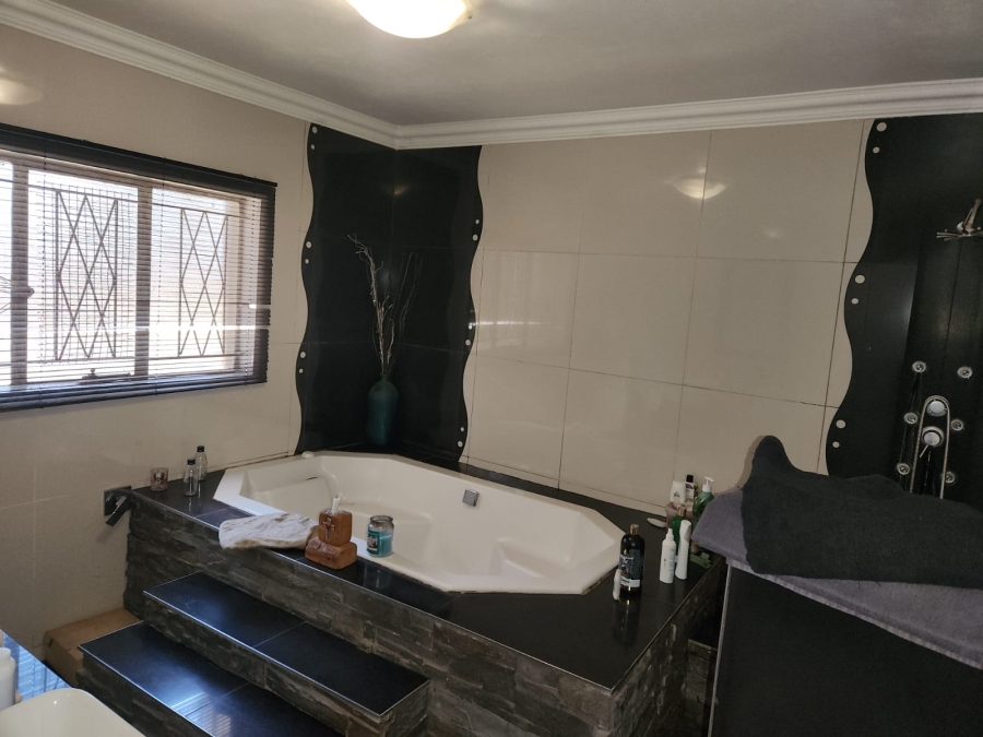 4 Bedroom Property for Sale in Dal Fouche Gauteng