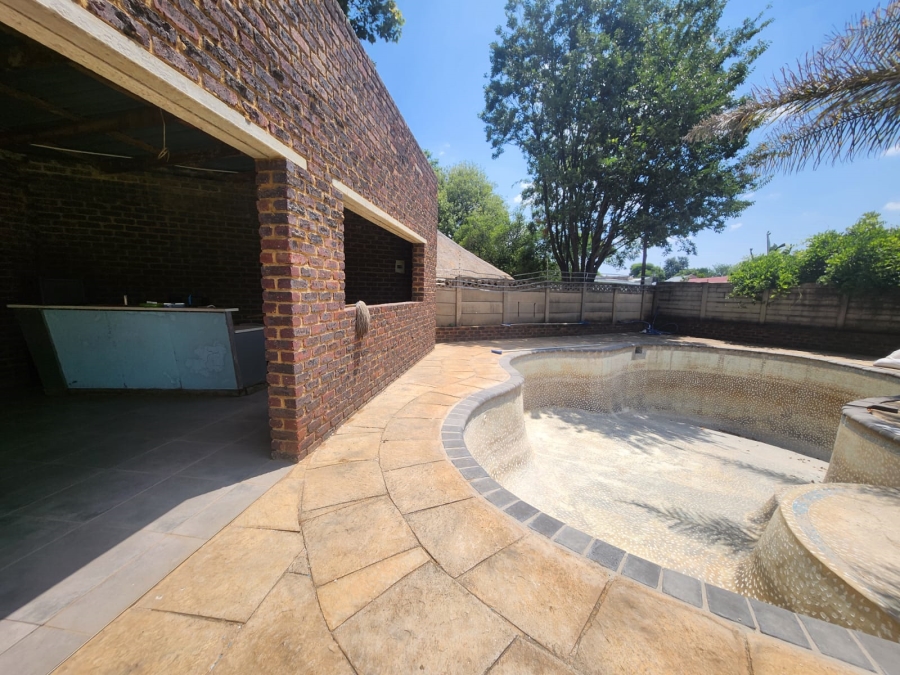 4 Bedroom Property for Sale in Dal Fouche Gauteng