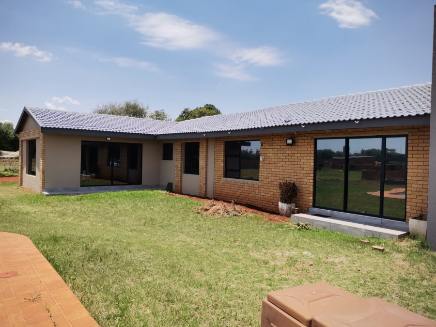 5 Bedroom Property for Sale in Benoni Orchards Ah Gauteng