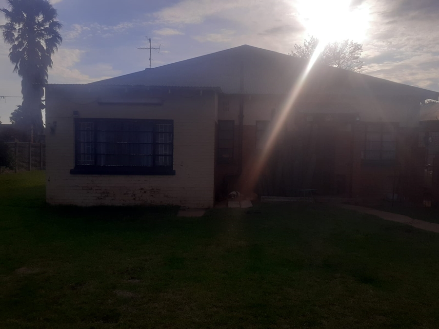 3 Bedroom Property for Sale in Daggafontein Gauteng