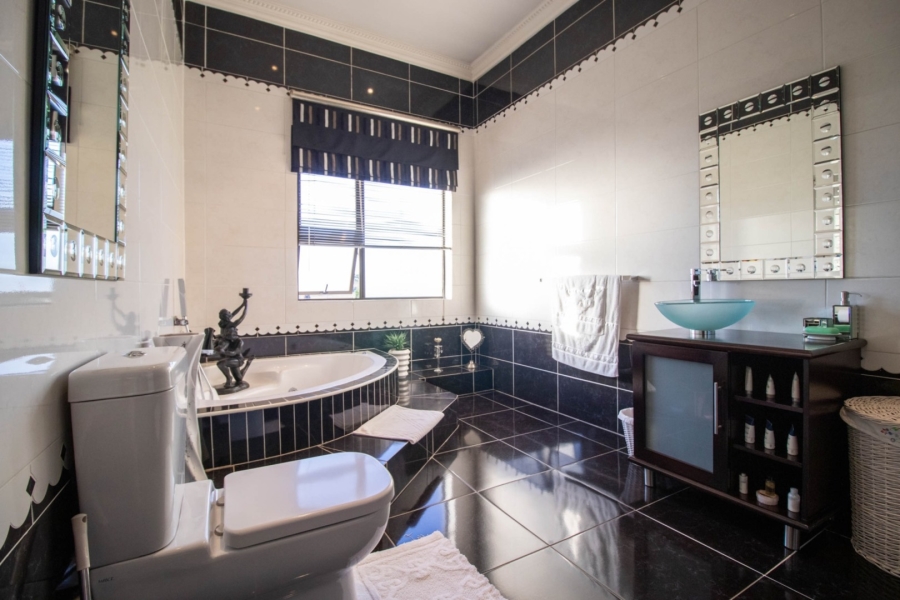 7 Bedroom Property for Sale in Parkrand Gauteng