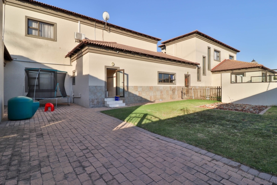 7 Bedroom Property for Sale in Parkrand Gauteng