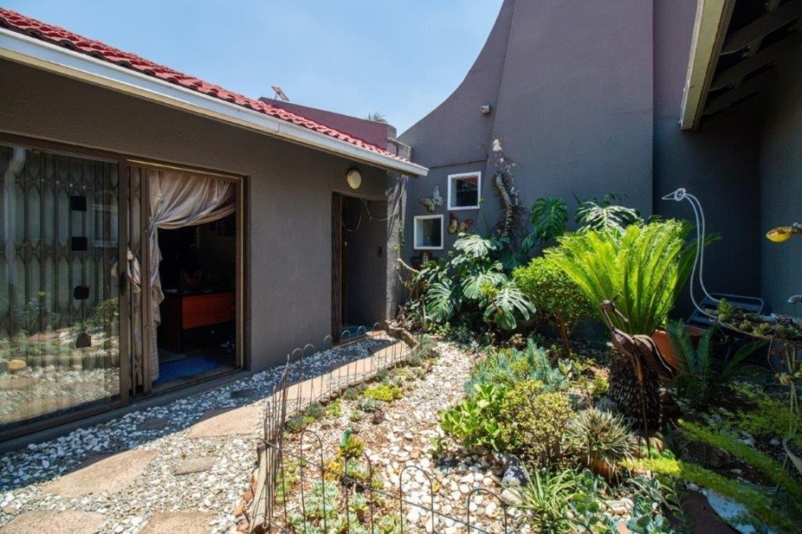 4 Bedroom Property for Sale in Bardene Gauteng