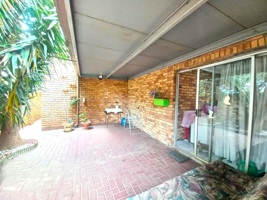 4 Bedroom Property for Sale in Kenleaf Gauteng