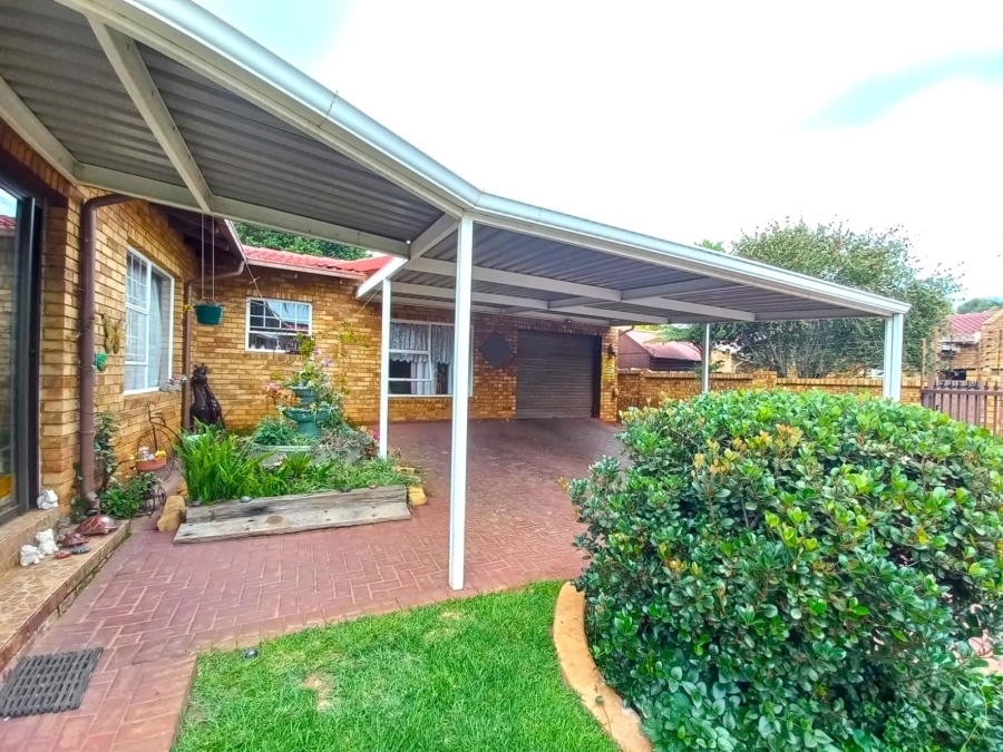 4 Bedroom Property for Sale in Kenleaf Gauteng