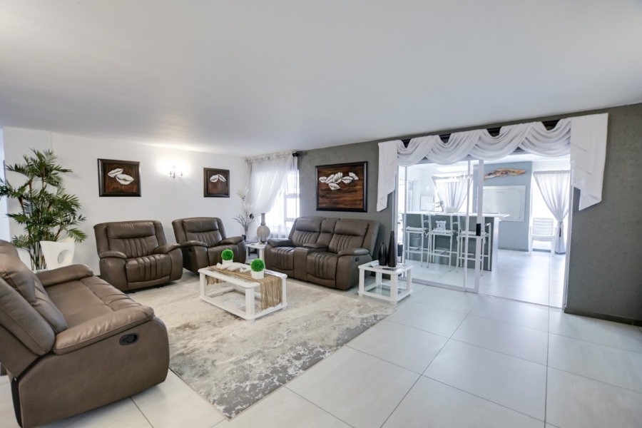 5 Bedroom Property for Sale in Sable Hills Gauteng