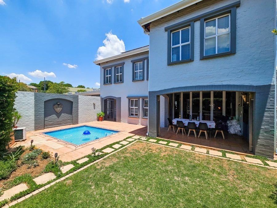 4 Bedroom Property for Sale in Garsfontein Gauteng