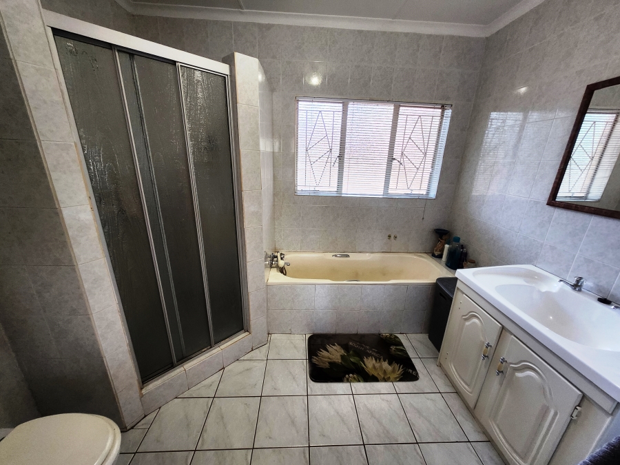 3 Bedroom Property for Sale in Eldoraigne Gauteng