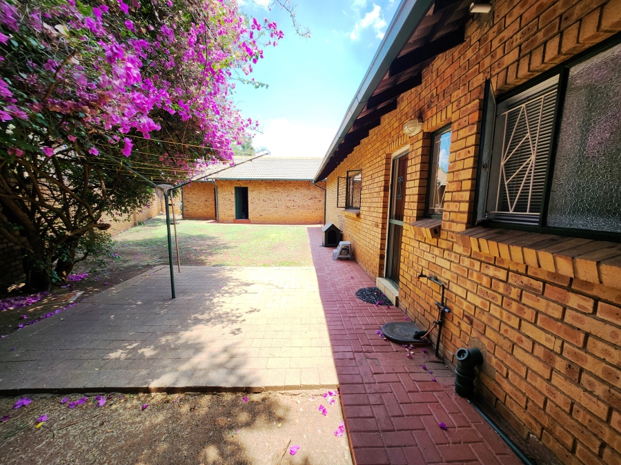 3 Bedroom Property for Sale in Eldoraigne Gauteng