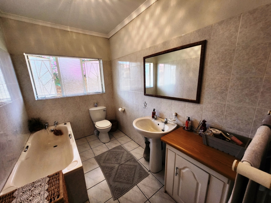 3 Bedroom Property for Sale in Eldoraigne Gauteng