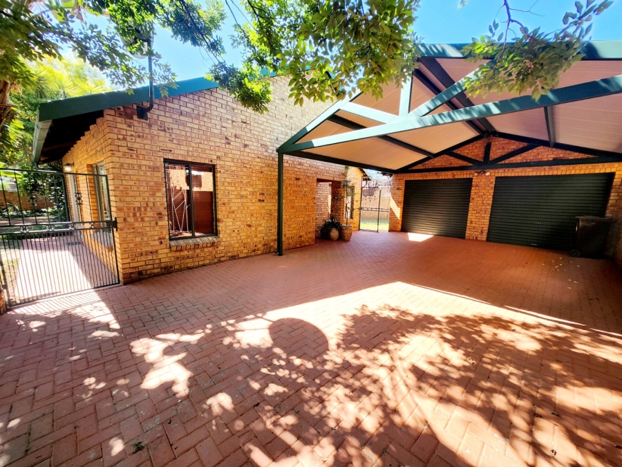 3 Bedroom Property for Sale in Eldoraigne Gauteng