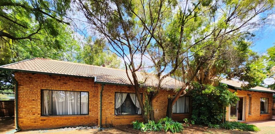 3 Bedroom Property for Sale in Eldoraigne Gauteng