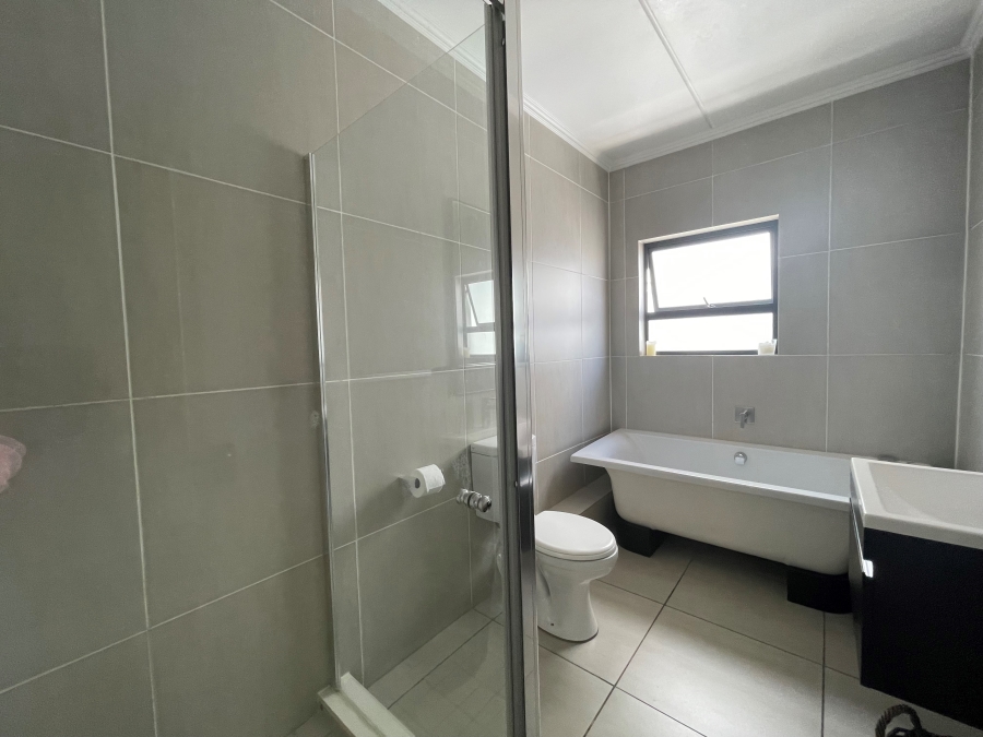 2 Bedroom Property for Sale in Greenstone Ridge Gauteng