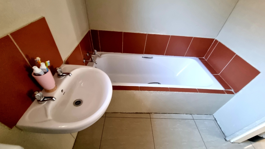 2 Bedroom Property for Sale in Windmill Park Gauteng