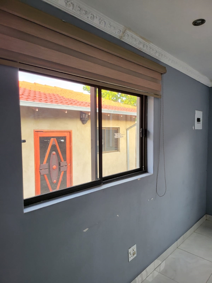 To Let 1 Bedroom Property for Rent in Buccleuch Gauteng