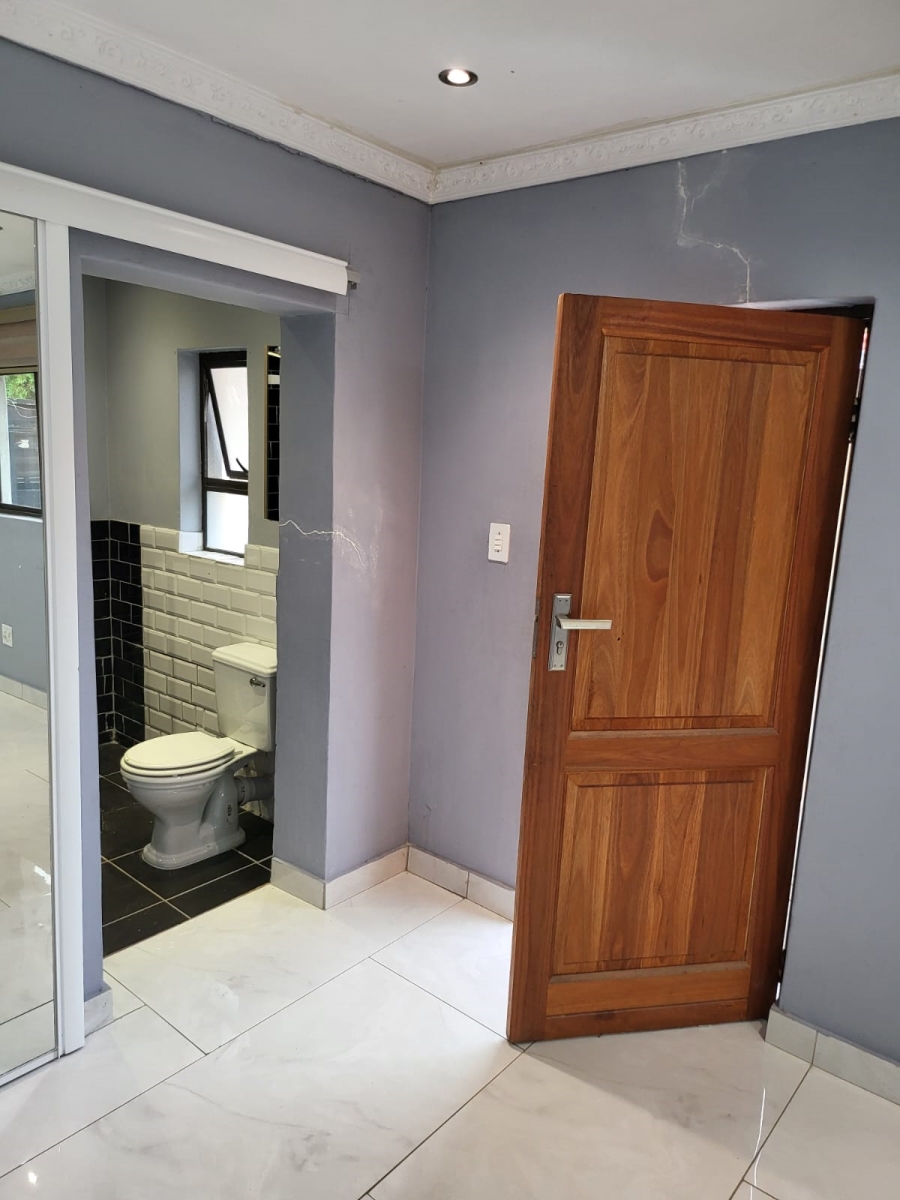 To Let 1 Bedroom Property for Rent in Buccleuch Gauteng