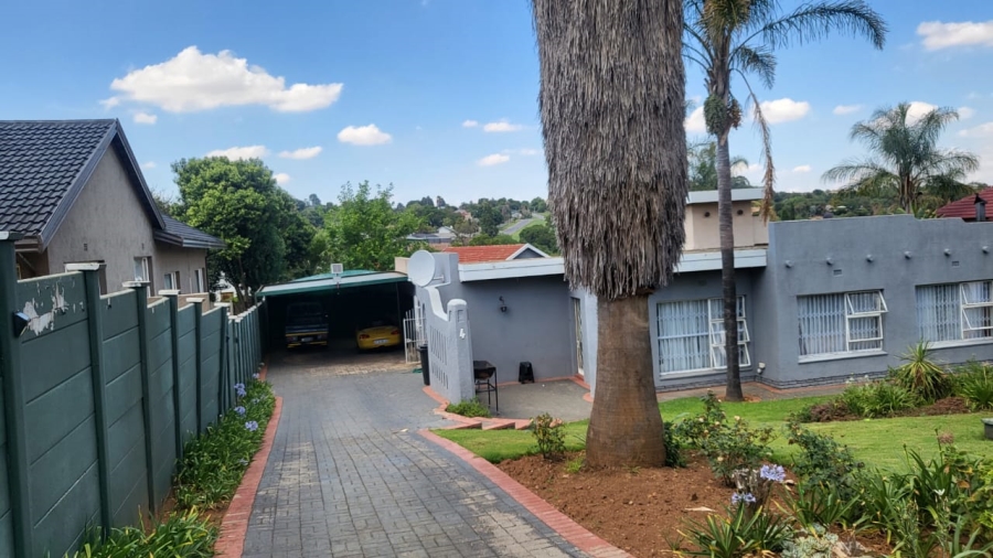 4 Bedroom Property for Sale in Wilro Park Gauteng