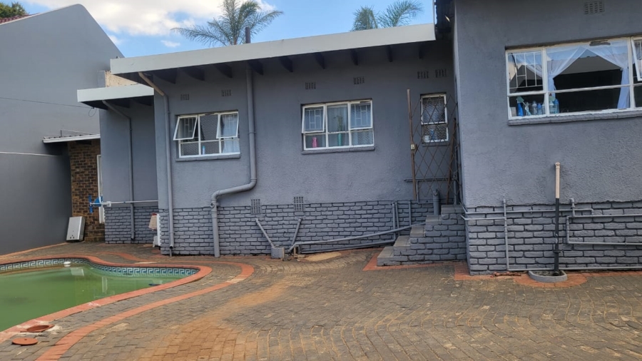 4 Bedroom Property for Sale in Wilro Park Gauteng