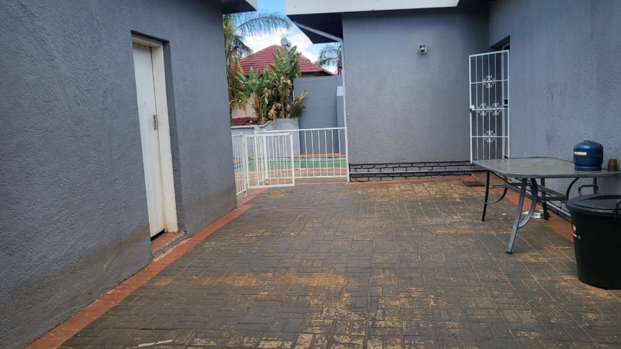 4 Bedroom Property for Sale in Wilro Park Gauteng