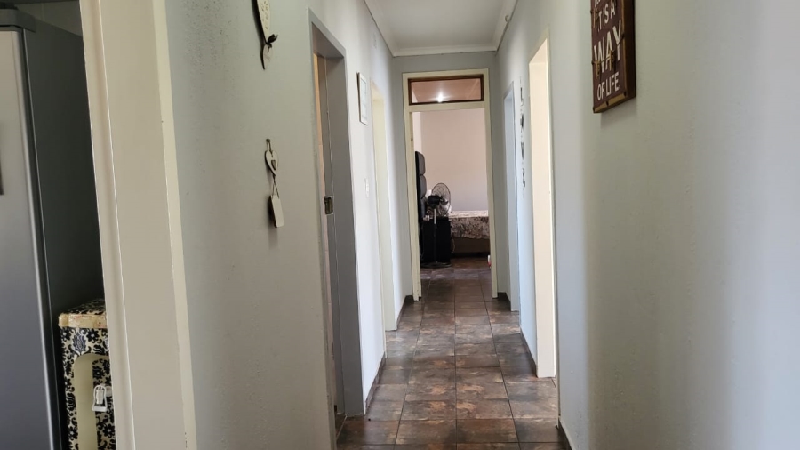 4 Bedroom Property for Sale in Wilro Park Gauteng