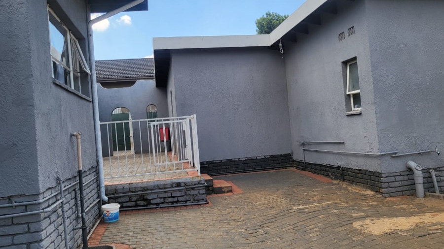 4 Bedroom Property for Sale in Wilro Park Gauteng