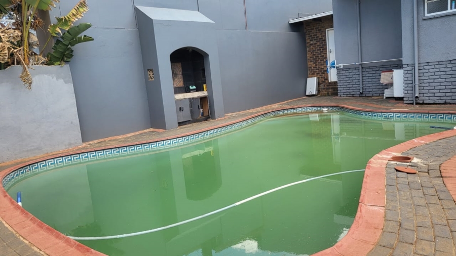 4 Bedroom Property for Sale in Wilro Park Gauteng