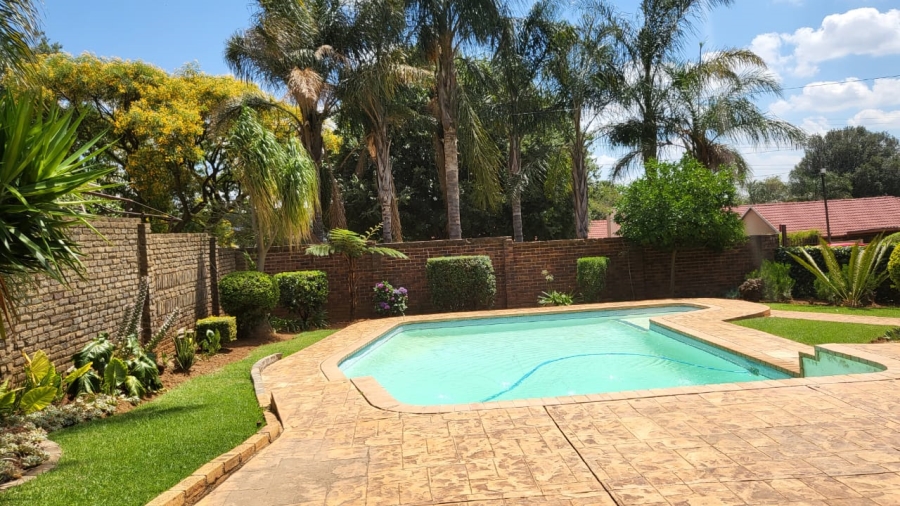 3 Bedroom Property for Sale in Helderkruin Gauteng