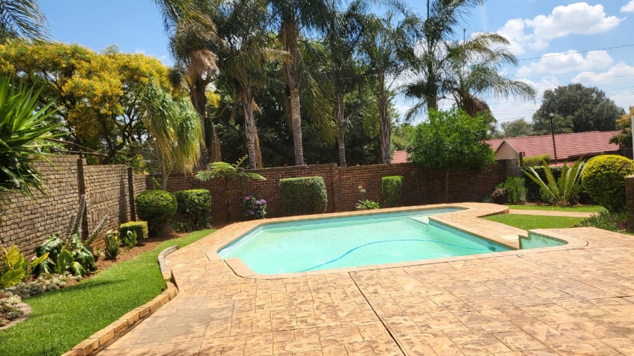 3 Bedroom Property for Sale in Helderkruin Gauteng