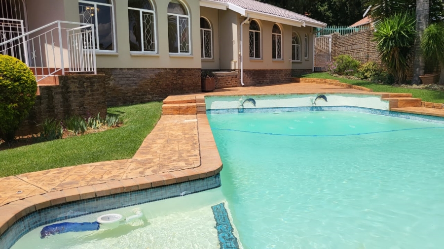 3 Bedroom Property for Sale in Helderkruin Gauteng