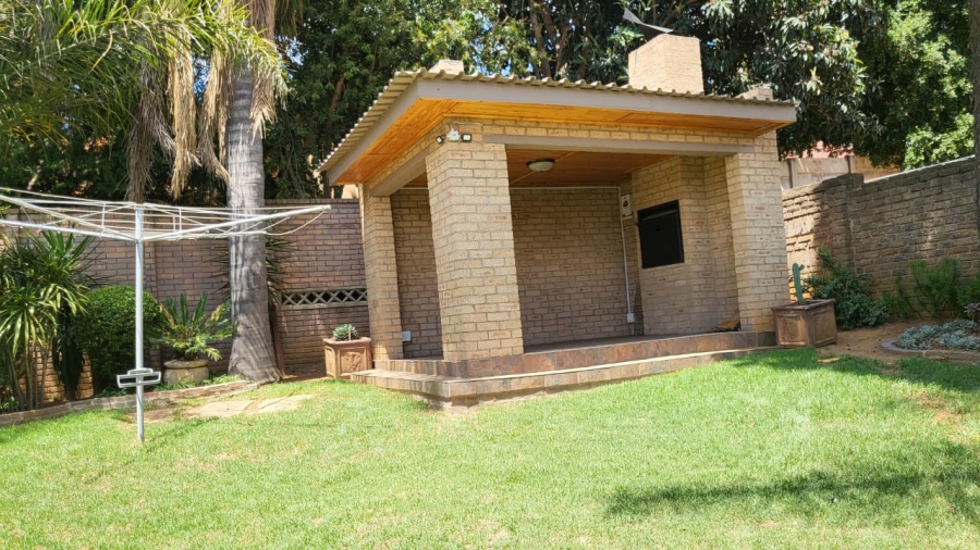 3 Bedroom Property for Sale in Helderkruin Gauteng