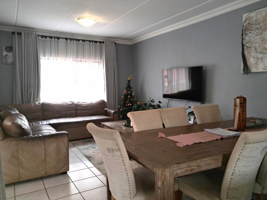 To Let 3 Bedroom Property for Rent in Helderkruin Gauteng