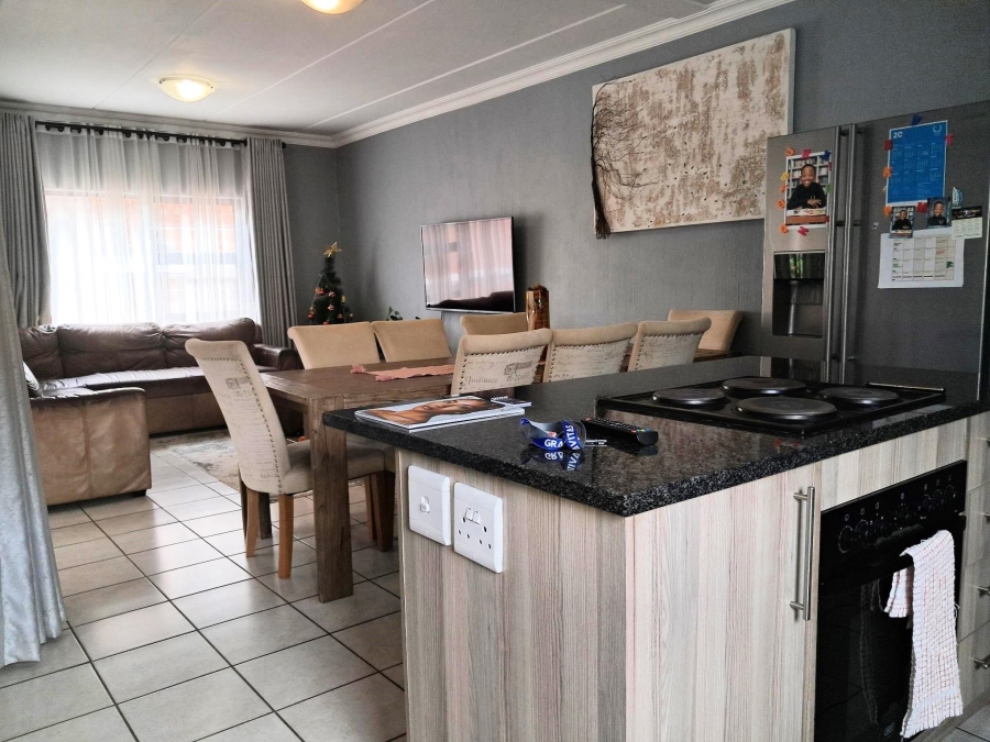 To Let 3 Bedroom Property for Rent in Helderkruin Gauteng