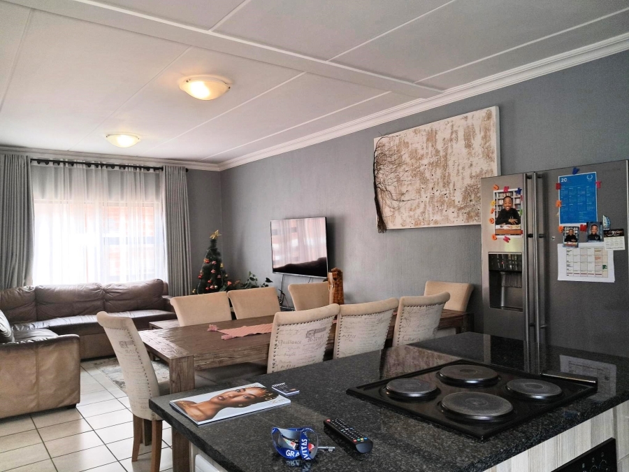 To Let 3 Bedroom Property for Rent in Helderkruin Gauteng