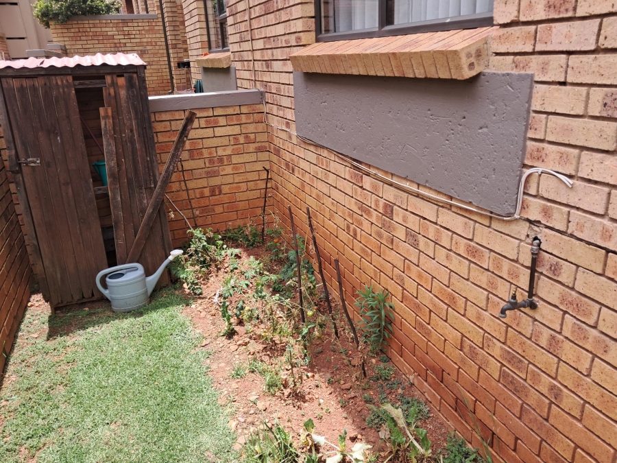 To Let 3 Bedroom Property for Rent in Helderkruin Gauteng