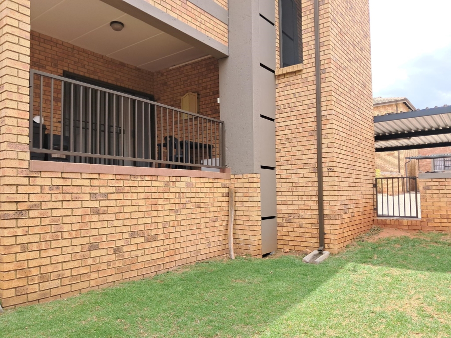 To Let 3 Bedroom Property for Rent in Helderkruin Gauteng