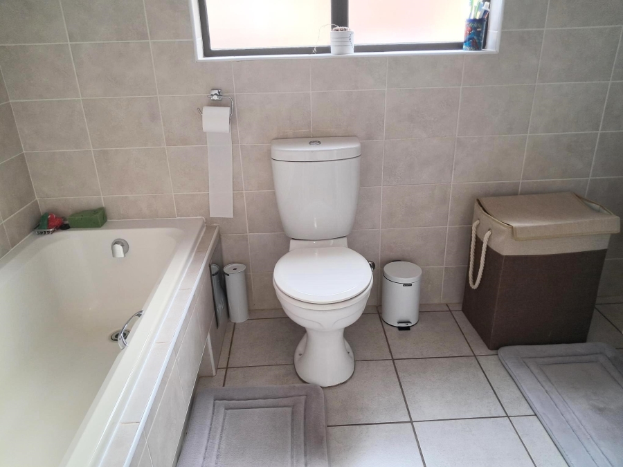 To Let 3 Bedroom Property for Rent in Helderkruin Gauteng