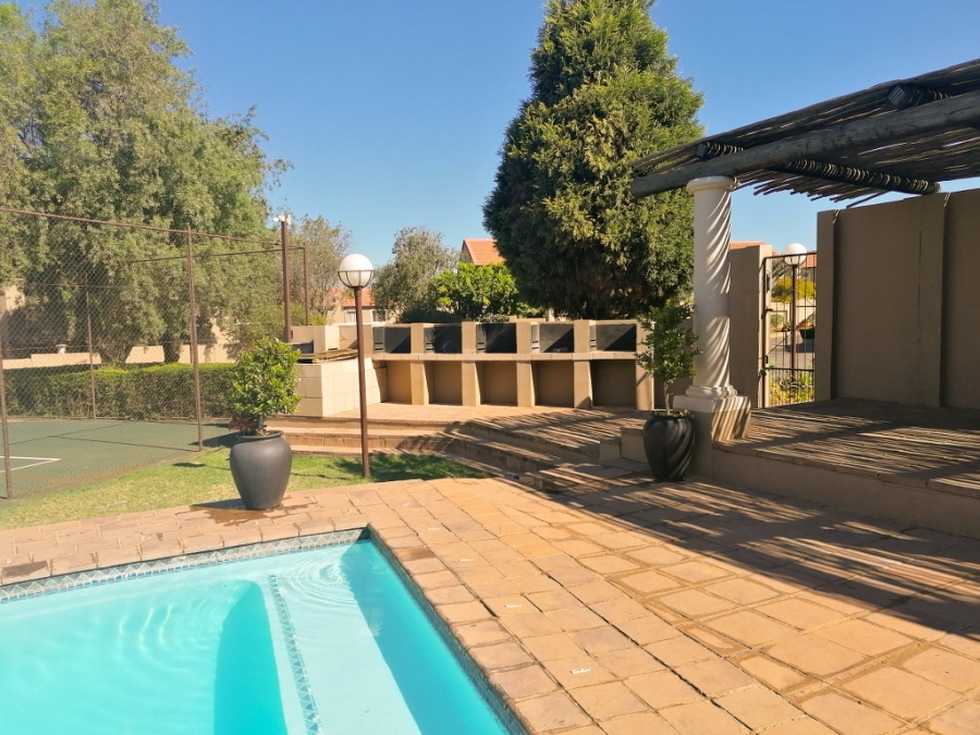 To Let 2 Bedroom Property for Rent in North Riding AH Gauteng