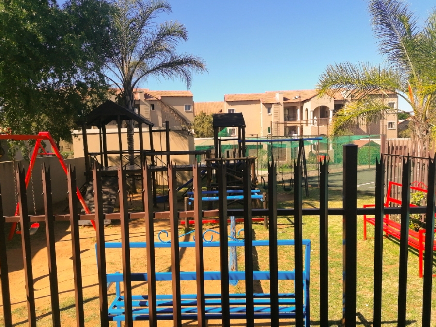 To Let 2 Bedroom Property for Rent in North Riding AH Gauteng