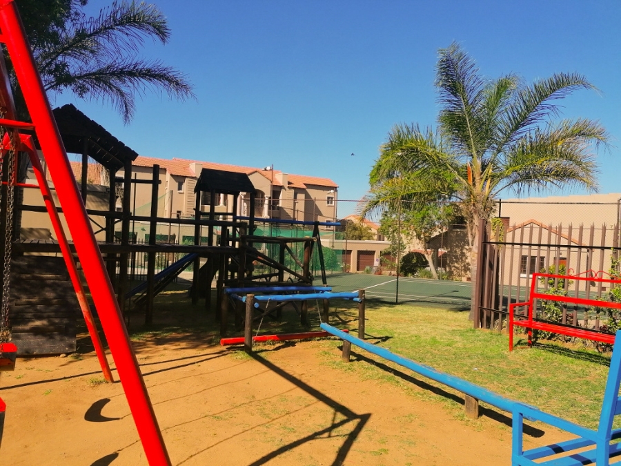 To Let 2 Bedroom Property for Rent in North Riding AH Gauteng