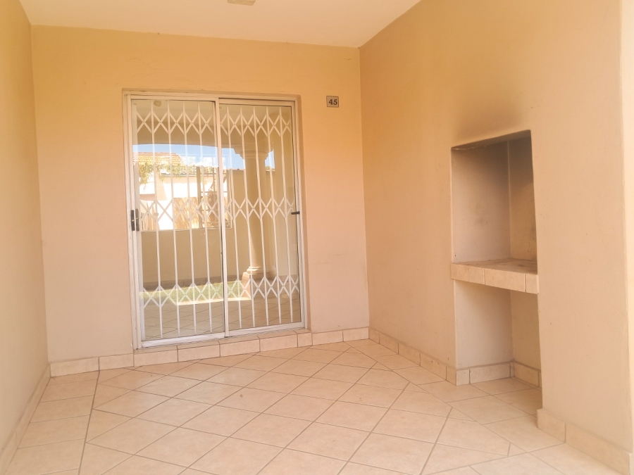 To Let 2 Bedroom Property for Rent in North Riding AH Gauteng