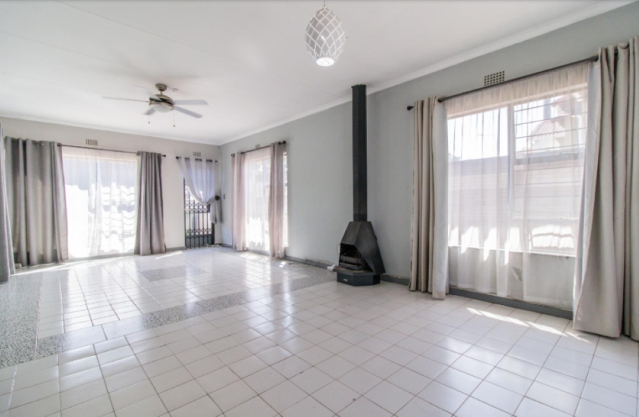 3 Bedroom Property for Sale in Suideroord Gauteng