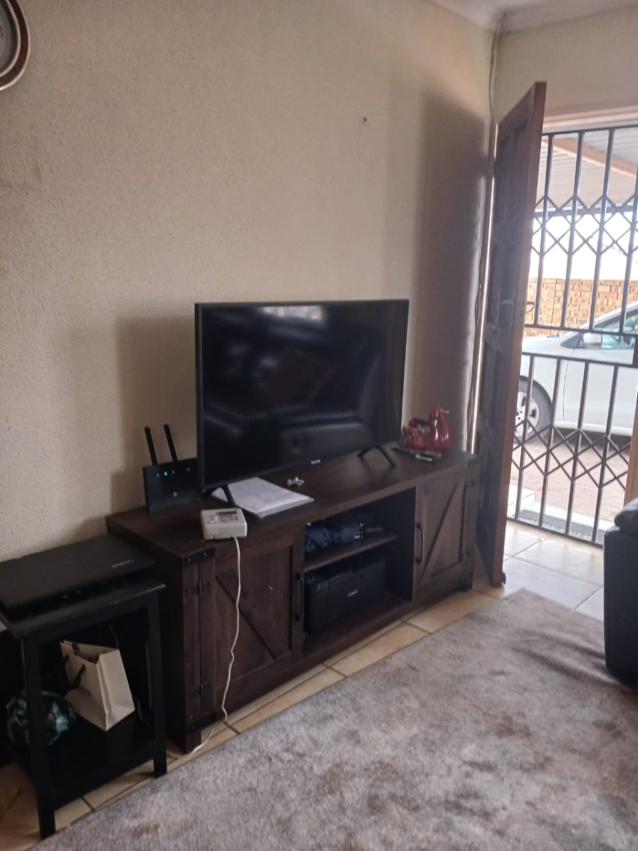 2 Bedroom Property for Sale in Cosmo City Gauteng